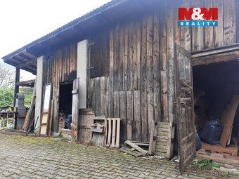 Rodinný dům o 2 místnostech situovaný na okraji obce Bezděko