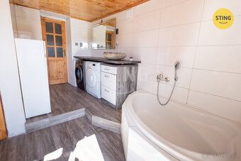 Hledáte rodinný dům se zahradou za cenu bytu? V exkluzivním 