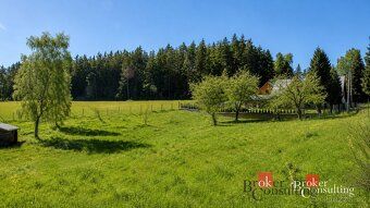 Soubor 9 slunných stavebních pozemků jen 10 minut od Karlový