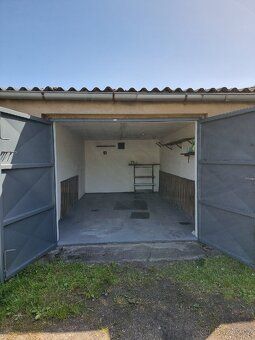 Pronajmu Garáž 20m2 v Čelákovicích u Prahy v četne elektrick