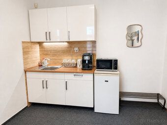 Od 1. 6. 2026 budou volná dvě místa ve sdílené kanceláři na 