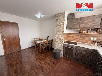 K dlouhodobému pronájmu nabízíme prostorný byt o dispozici 2