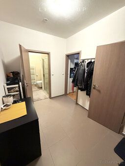 V zastoupení majitele nabízíme k pronájmu částečně zařízený 