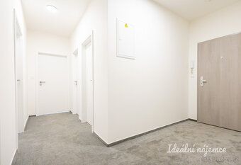 Nabízíme k dlouhodobému podnájmu zcela nový, světlý byt 3+kk