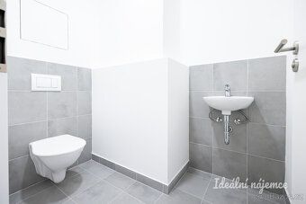 Nabízíme k dlouhodobému podnájmu zcela nový, světlý byt 3+kk