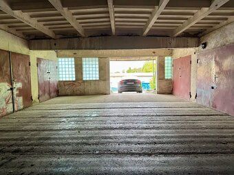 Nabízíme k pronájmu zděnou garáž o výměře 21 m² na ulici Za 