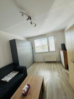 Nabízím k pronájmu byt 1+1 po celkové rekonstrukci.Byt se na