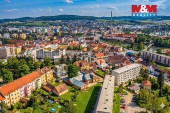 Exkluzivně nabízíme k prodeji 2 bytové domy s pozemkem o vým