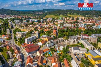 Exkluzivně nabízíme k prodeji 2 bytové domy s pozemkem o vým