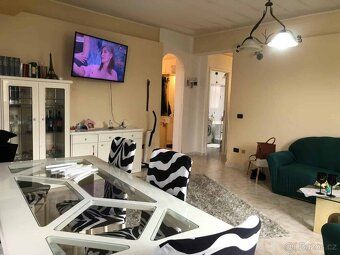 Nabízíme byt o dispozici 3+1 a přibližné užitné ploše 92 m²,