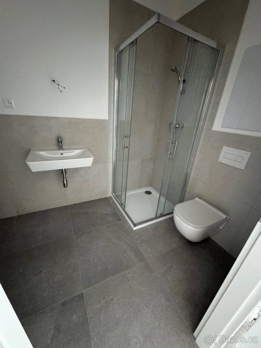 Pronájem bytu 1+kk s předzahrádkou (28 m² + 25 m²) Hledáte b