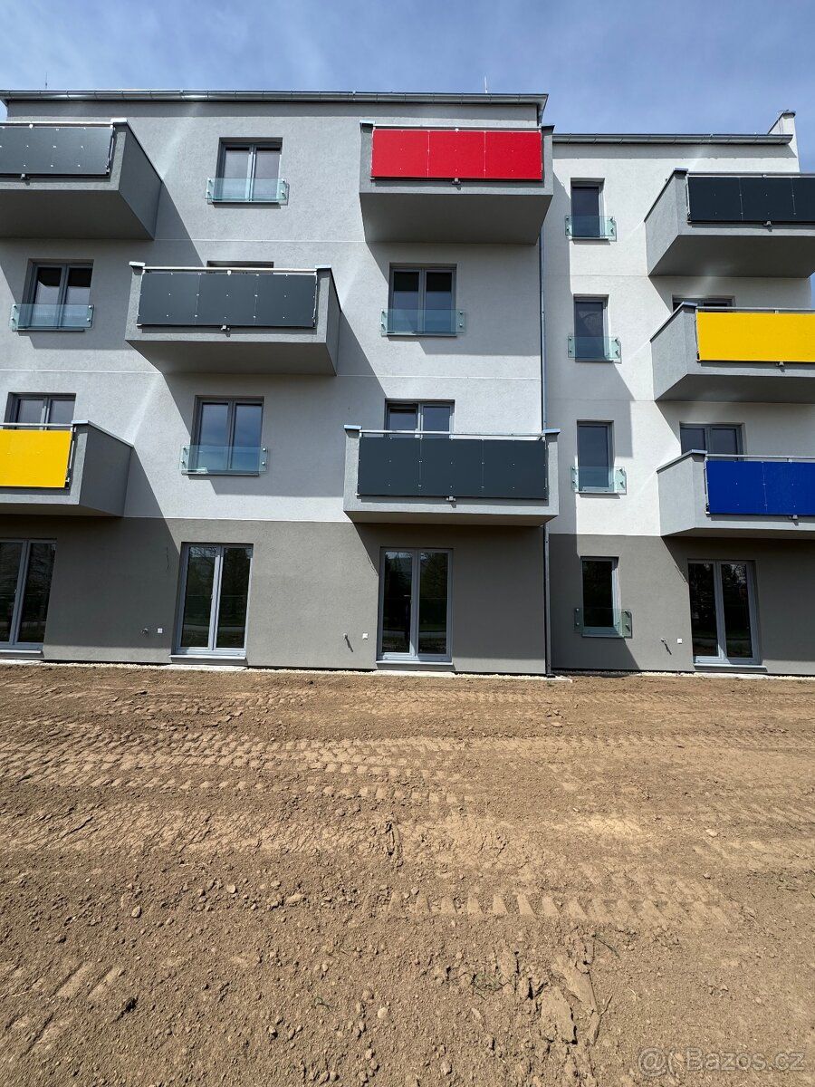 Pronájem bytu 1+kk s předzahrádkou (28 m² + 25 m²) Hledáte b