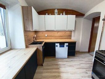 Pronájem bytu 1+kk s předzahrádkou (28 m² + 25 m²) Hledáte b