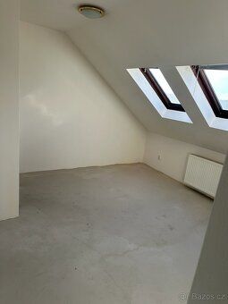 Nabízíme k prodeji patrový rodinný dům o dispozici 3+1, situ
