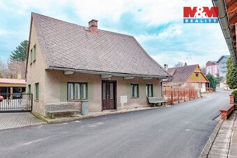 Prodej samostatné chalupy v centru Jablonného nad Orlicí. Je