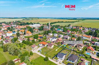 Rádi bychom nabídli k prodeji náš pozemek. Nachází se na krá