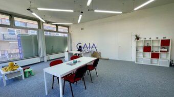Exkluzivně vám nabízíme k pronájmu atraktivní rohový nebytov