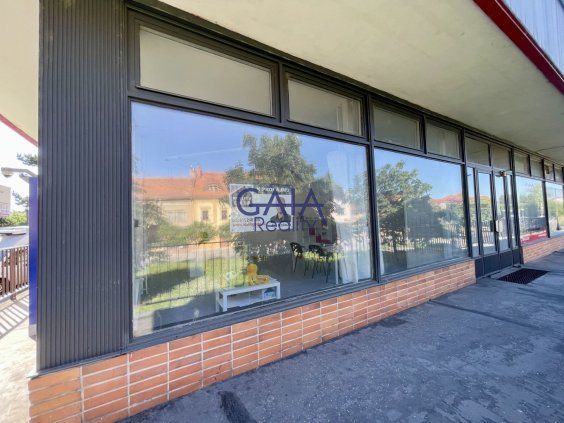 Exkluzivně vám nabízíme k pronájmu atraktivní rohový nebytov