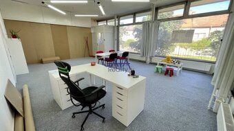 Exkluzivně vám nabízíme k pronájmu atraktivní rohový nebytov