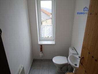 Nabízíme k prodeji prostorný dům o zastavěné ploše 208 m2 a 
