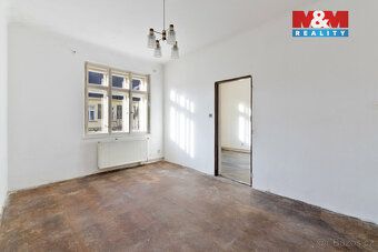 Nabízíme k prodeji prostornou bývalou pekárnu s obchodními p