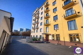 Nabízíme na prodej byt 2+kk s balkonem a sklepem (cca 2 m2) 