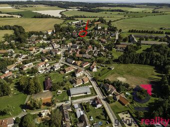 Nabízíme rodinný dům se zahradou v klidné části obce Jeřice 