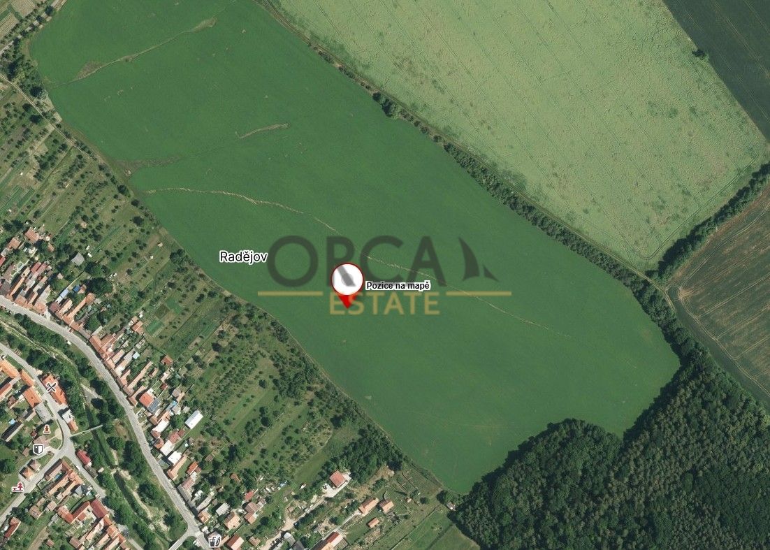 Nabízíme do výlučného vlastnictví prodej pozemku v katastrál