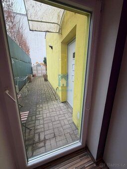 Nabízíme k pronájmu útulnou a plně vybavenou garsonku o veli