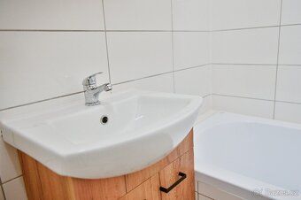 Hledáte klidné a vkusně zrekonstruované bydlení v cihlovém d