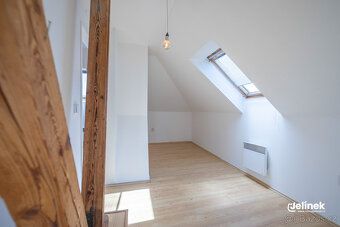 Prostorný byt o dispozici 4+1 a celkové ploše 107,84 m², kte