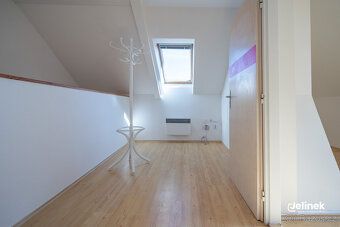 Prostorný byt o dispozici 4+1 a celkové ploše 107,84 m², kte