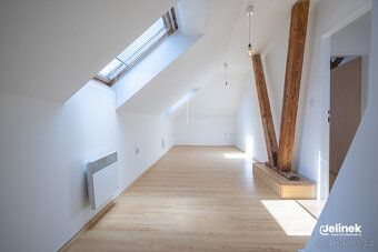 Prostorný byt o dispozici 4+1 a celkové ploše 107,84 m², kte