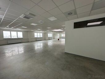 Pronájem moderní skladově-administrativní jednotky | 580 m²
