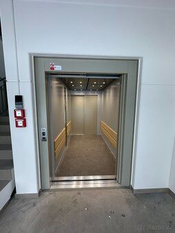 Pronájem moderní skladově-administrativní jednotky | 580 m²
