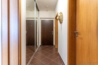 Nabízíme na prodej pěkný slunný byt 2+kk o výměře 59,5 m² v 