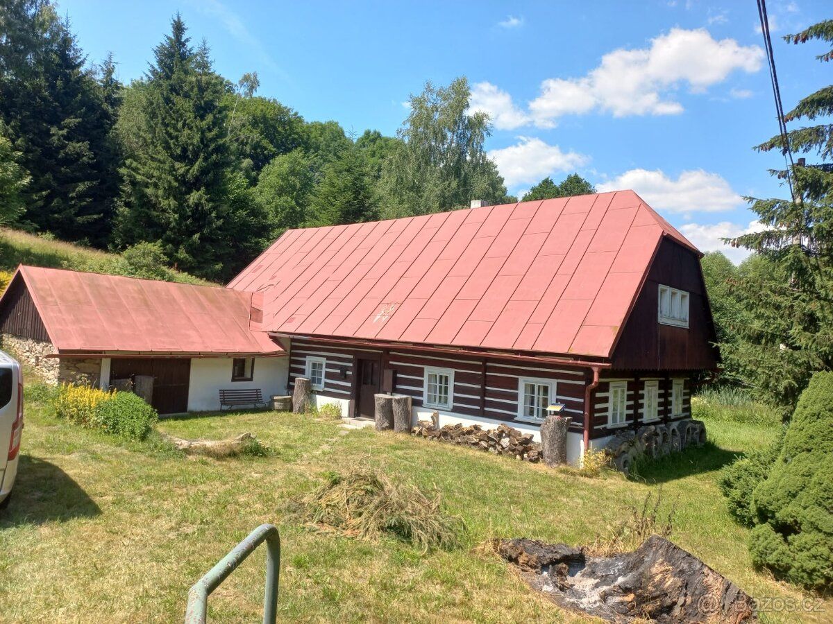 Nabízíme k prodeji chalupu v obci Sedloňov s pozemkem o celk