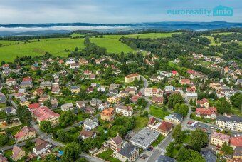Stavební pozemek 852 m² v centru Kamenického Šenova – sítě n