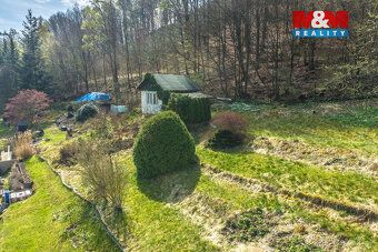 Exkluzivně nabízíme k prodeji zahradu o výměře 596 m² se zdě