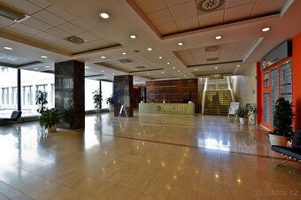 Nabízíme k pronájmu kancelářské prostory o výměře 570 m2 v 1