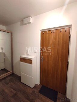 Nabízíme Vám k pronájmu byt 2+kk, 41m2, v obci Benátky nad J
