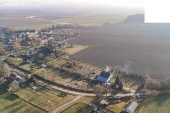 Nabízíme k prodeji podíl uceleného pozemku (pole) o výměře 3