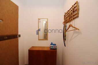 Nabízíme k pronájmu byt 2+1 + pracovna + prostorná hala + ba
