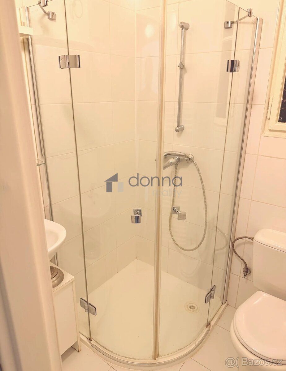 Nabízíme pronájem bytu 2+kk, o ploše 45m2, ve 4. podlaží čin