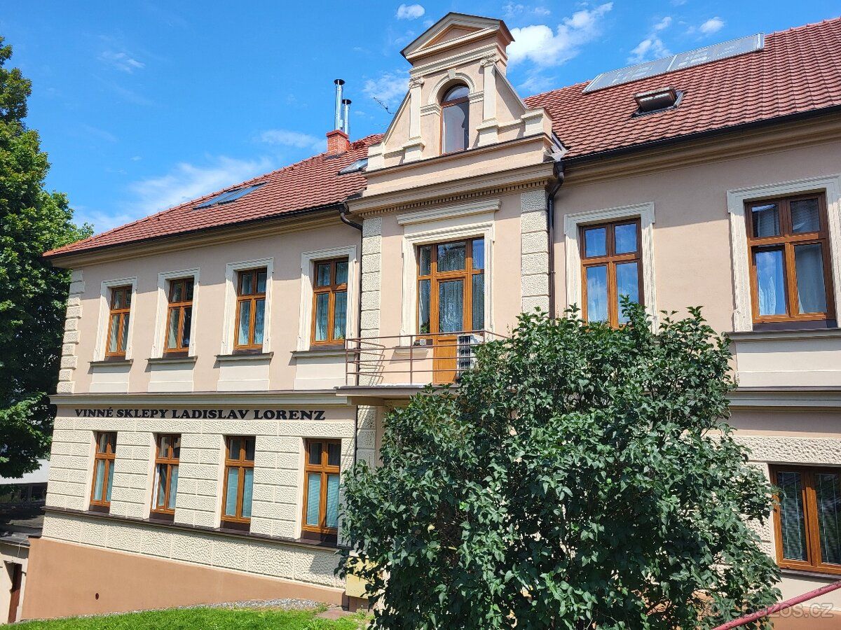 Nabízíme k prodeji zcela nový podkrovní byt o dispozici 3+kk
