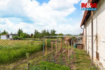 Prodej rodinného domu v klidné části Milínova. Dům s 6 místn