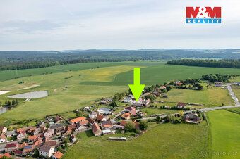 Prodej rodinného domu v klidné části Milínova. Dům s 6 místn