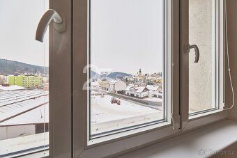 Dovoluji si nabídnout ke koupi prostorný a světlý byt v osob