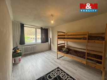 Prodej prostorného bytu 4+1 o užitné ploše 82 m² v panelovém
