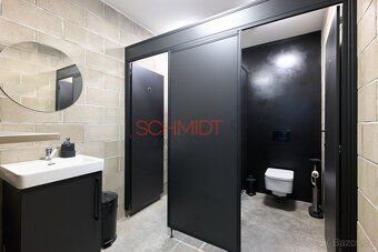 Nabízíme k prodeji atraktivní a plně vybavenou vinotéku s de